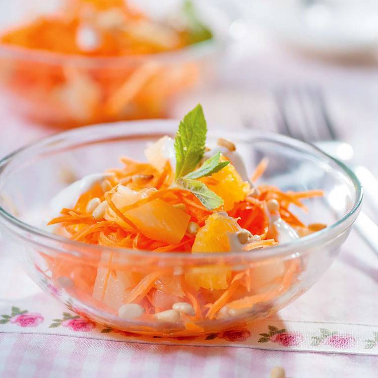 Морковный салат с апельсинами и орехами